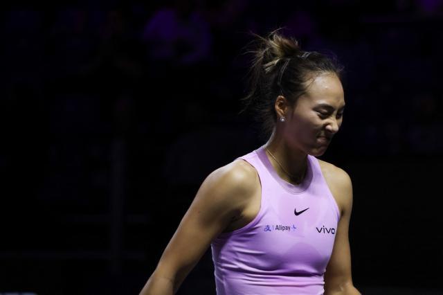 1730771352843068800.jpg (体育)(8)网球——WTA年终总决赛:郑钦文胜莱巴金娜XxjpseC007004_20241105_PEPFN0A001.jpg